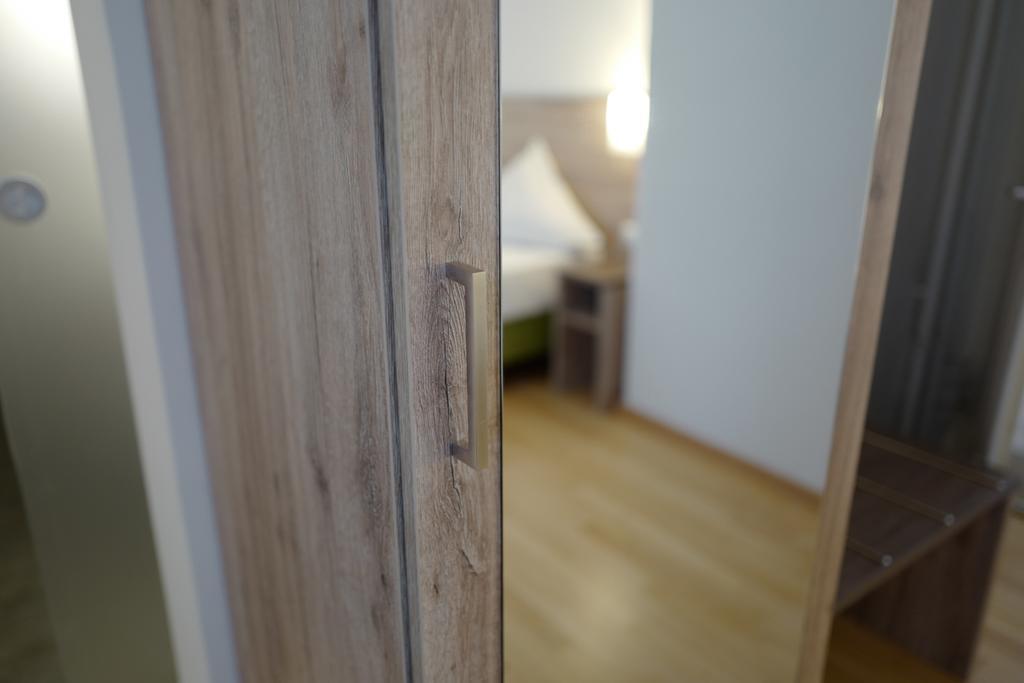 Hotel Stern Gersthofen Bagian luar foto