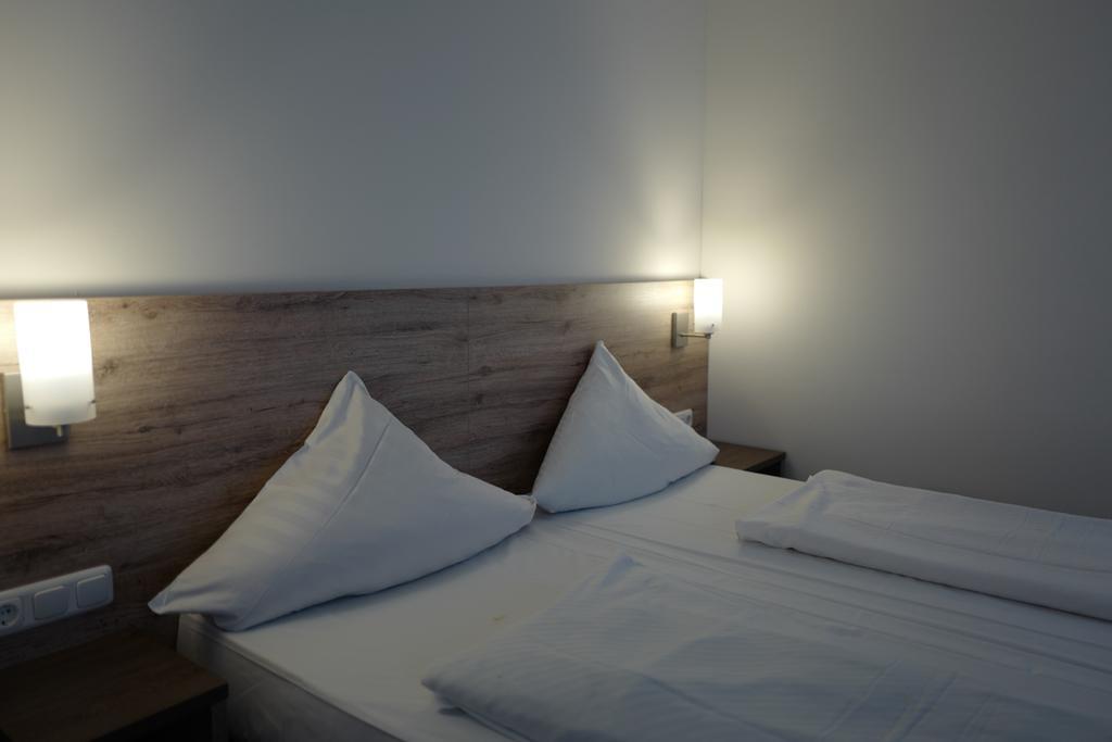 Hotel Stern Gersthofen Bagian luar foto