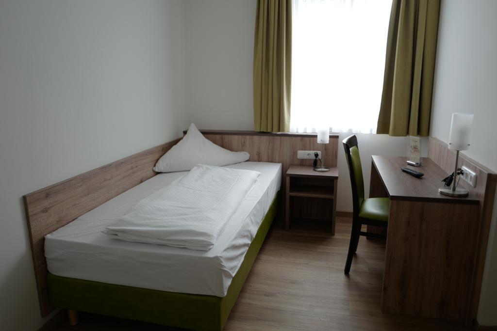 Hotel Stern Gersthofen Bagian luar foto