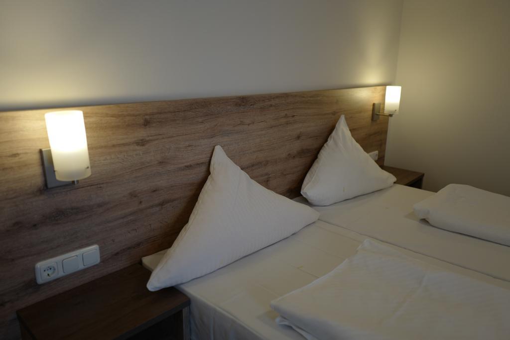 Hotel Stern Gersthofen Bagian luar foto