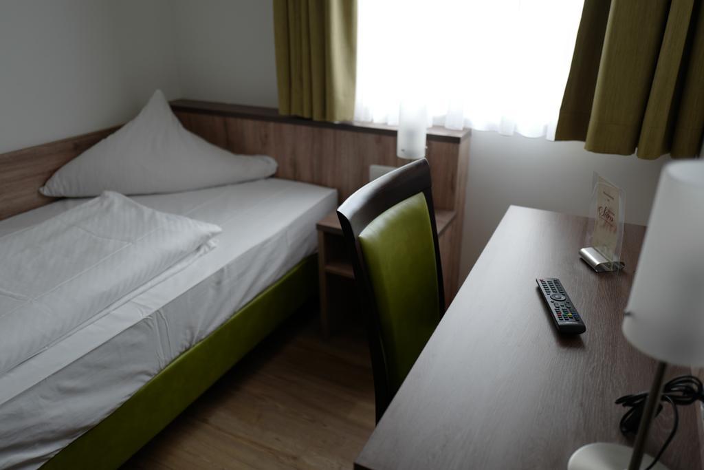 Hotel Stern Gersthofen Bagian luar foto